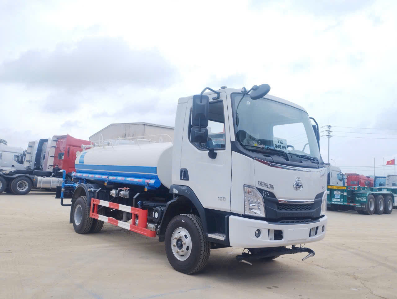 Xe phun nước rửa đường 6 khối Chenglong